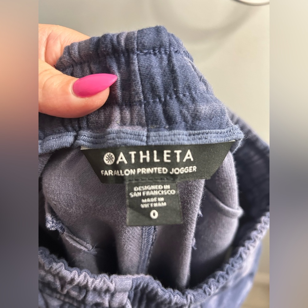 COPY - Athleta Farallon Tie Dye Inversion Print Joggers - Picture 2 of 7